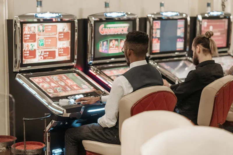The Last-Minute Line Squeeze: How Sportsbooks Tighten the Screws Before Kickoff
