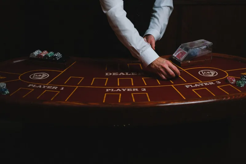 Live Table, Live Danger: The Hidden Costs of Betting in the Moment During Live Casino Sessions
