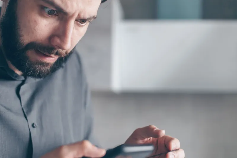 Tap, Swipe, Lose: How Your Phone Is Quietly Sabotaging Your Betting Bankroll